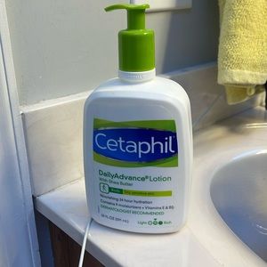 Cetaphil brand daily advance lotion.